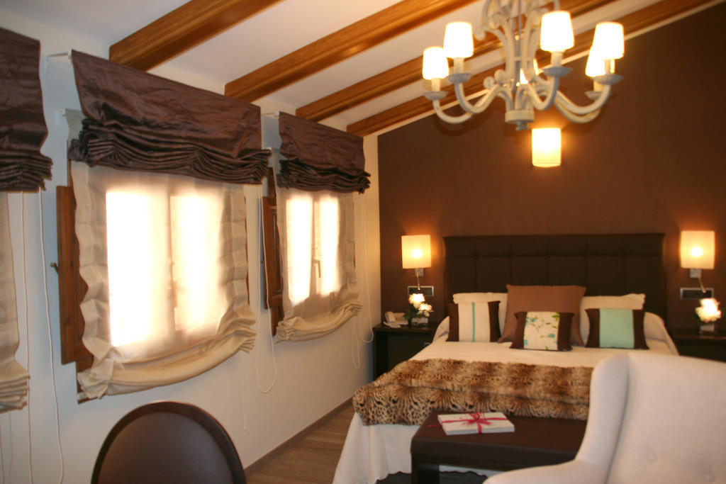 Hotel Castillo De Alquézar Zimmer foto